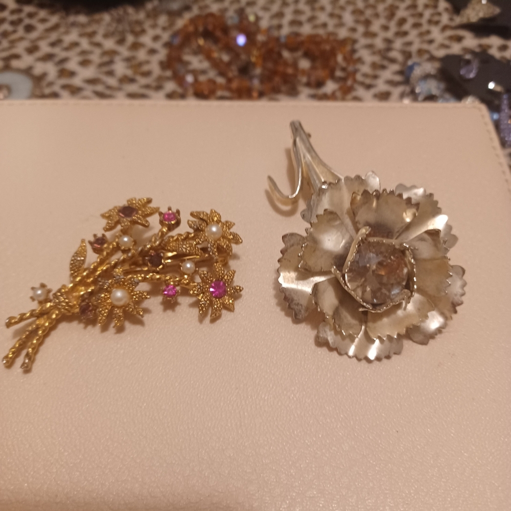 Two vintage brooches
